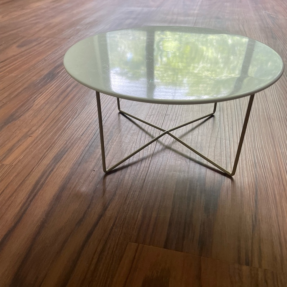 Modern Round Metal Display Stand